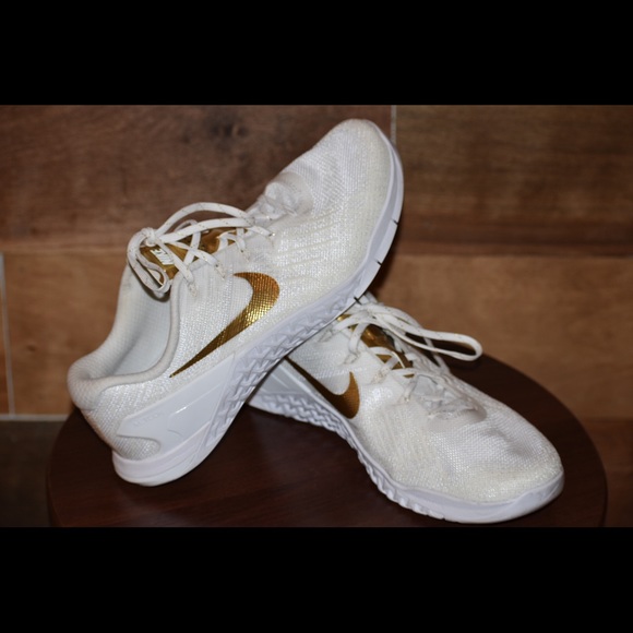 Nike Shoes - Nike Women’s Metcon 3 AMP